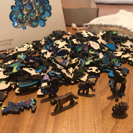 PUZZLE 2D • Paon Majestueux