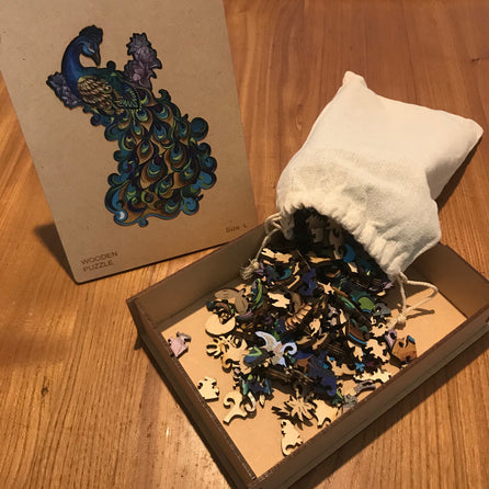 PUZZLE 2D • Paon Majestueux